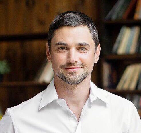 Skripka Maksim oyoga